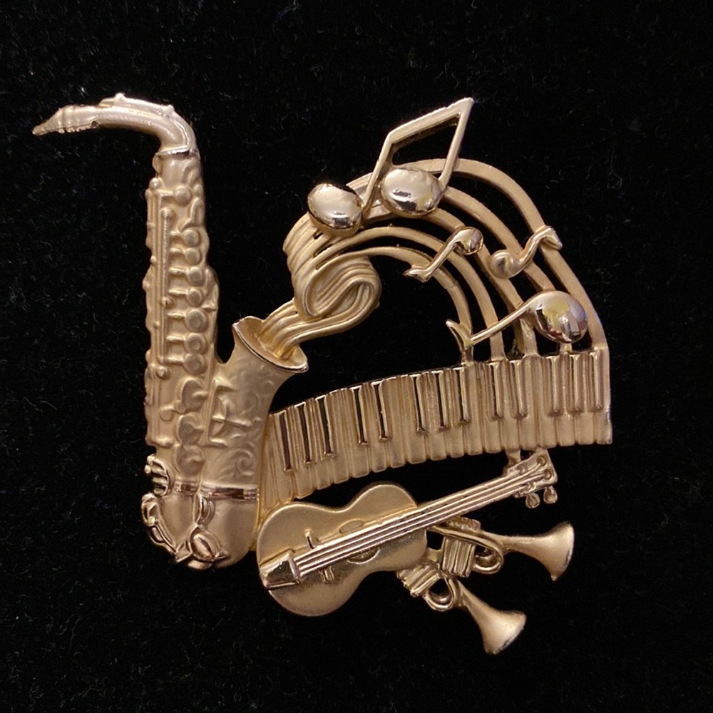 Vintage AJC Musical Instrument Gold-Toned Brooch